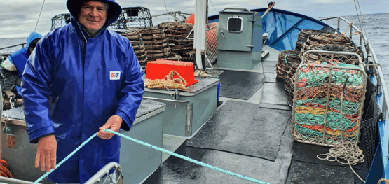 Neville Barrett receives 2025 Australian Marine Sciences Association Silver Jubilee Award