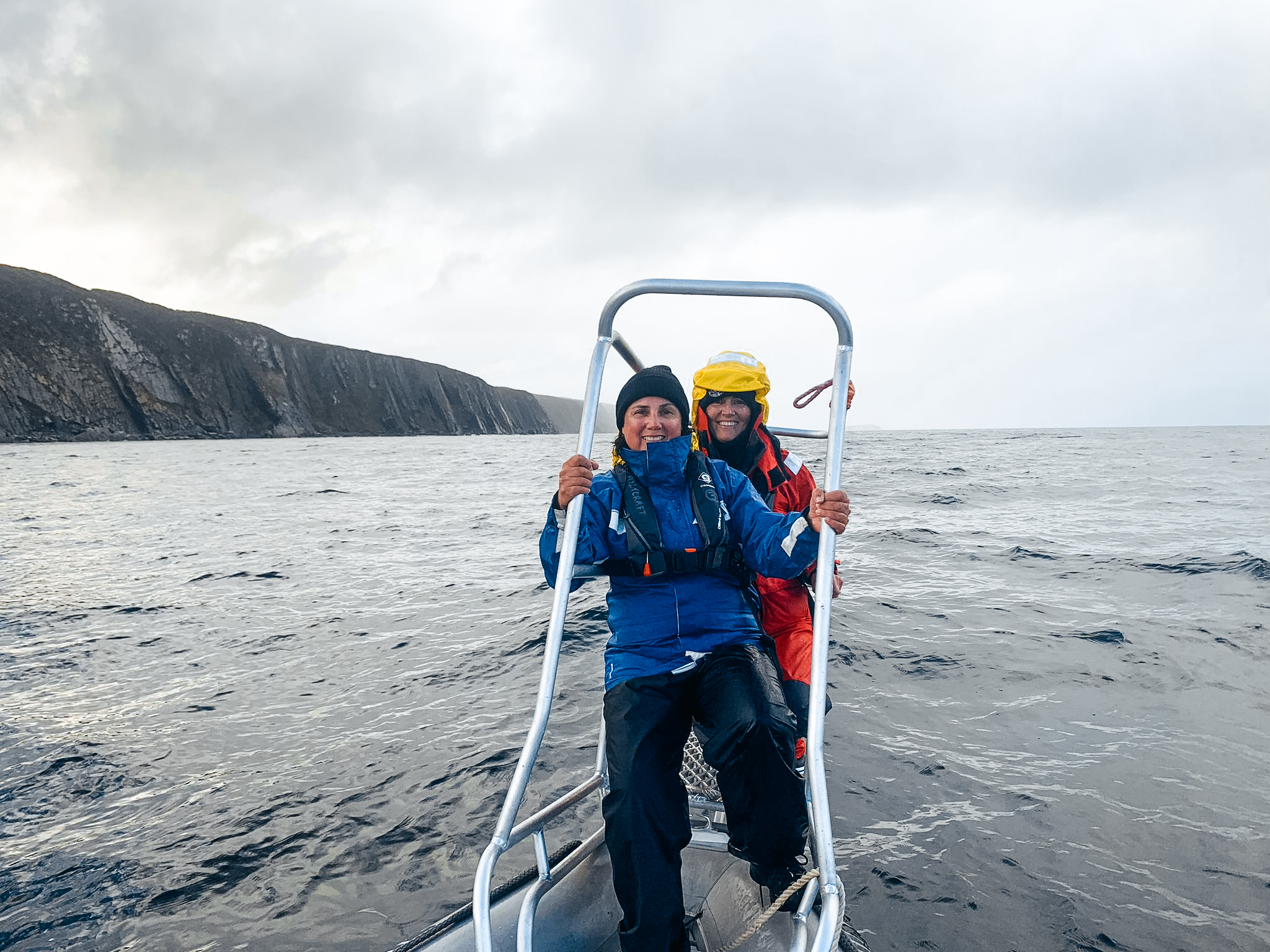 Luciana Möller of Flinders University and Sarah Laverick of Blue Planet Marine off Waitpinga Cliffs, SA.  Image: Flinders University